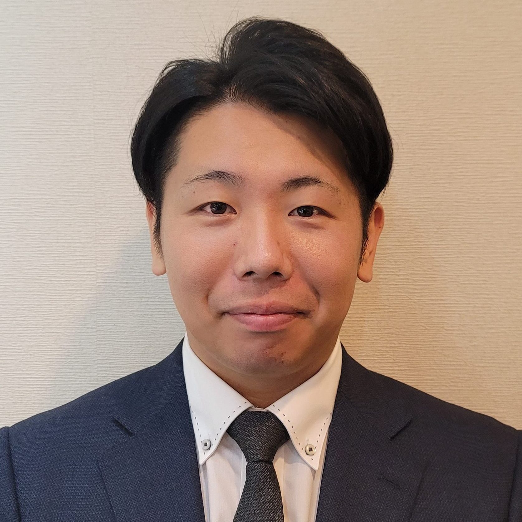 社員の佐藤の顔を覚えてもらう